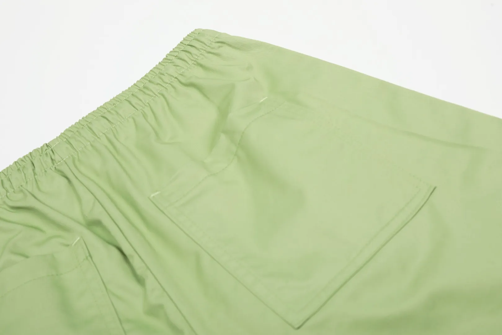P166 💰 "Top quality" Style number: 1102# [Ralph Lauren Paul small label war horse basic classic shorts] ✅Ralph Lauren Ralph Lauren dopamine war horse small label outdoor shorts ✅Summer fresh, classic and versatile drawstring basic classic shorts ✅Lazy style must-have item The upper body has a fresh feeling ✅Nylon silk floss is smooth and soft, highly breathable and not stuffy ✅Specialized for platform live broadcast, wholesale entity, summer running volume ✅Simple and easy to match, light American style, super great ✅Standard for summer, small and sexy is YYDS, a must-have for petite girls. Size: S-L #Elastic waistline can be stretched. Color: Black, White, Light Blue, Off-white, Pink, Light Green, Khaki